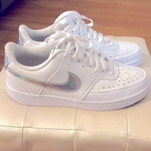 Nike women’s sneaker 7.5 white iridescent